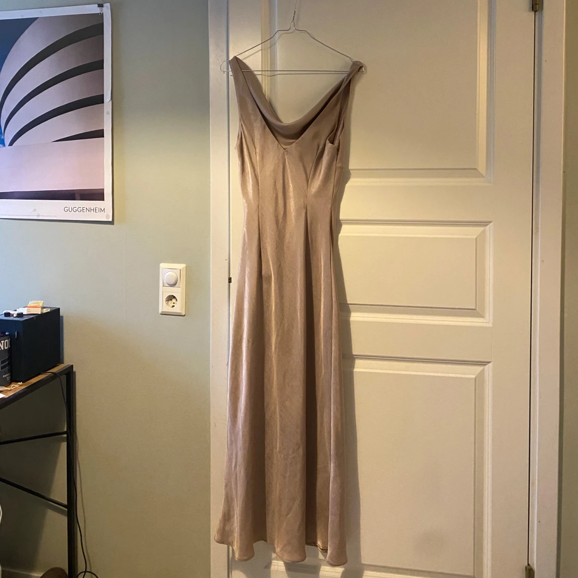 Aftonklänning i satin - 92