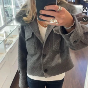 Meotine jacka  - Köpte förra året men säljer nu vidare då jag vill köpa fn ny väska. 