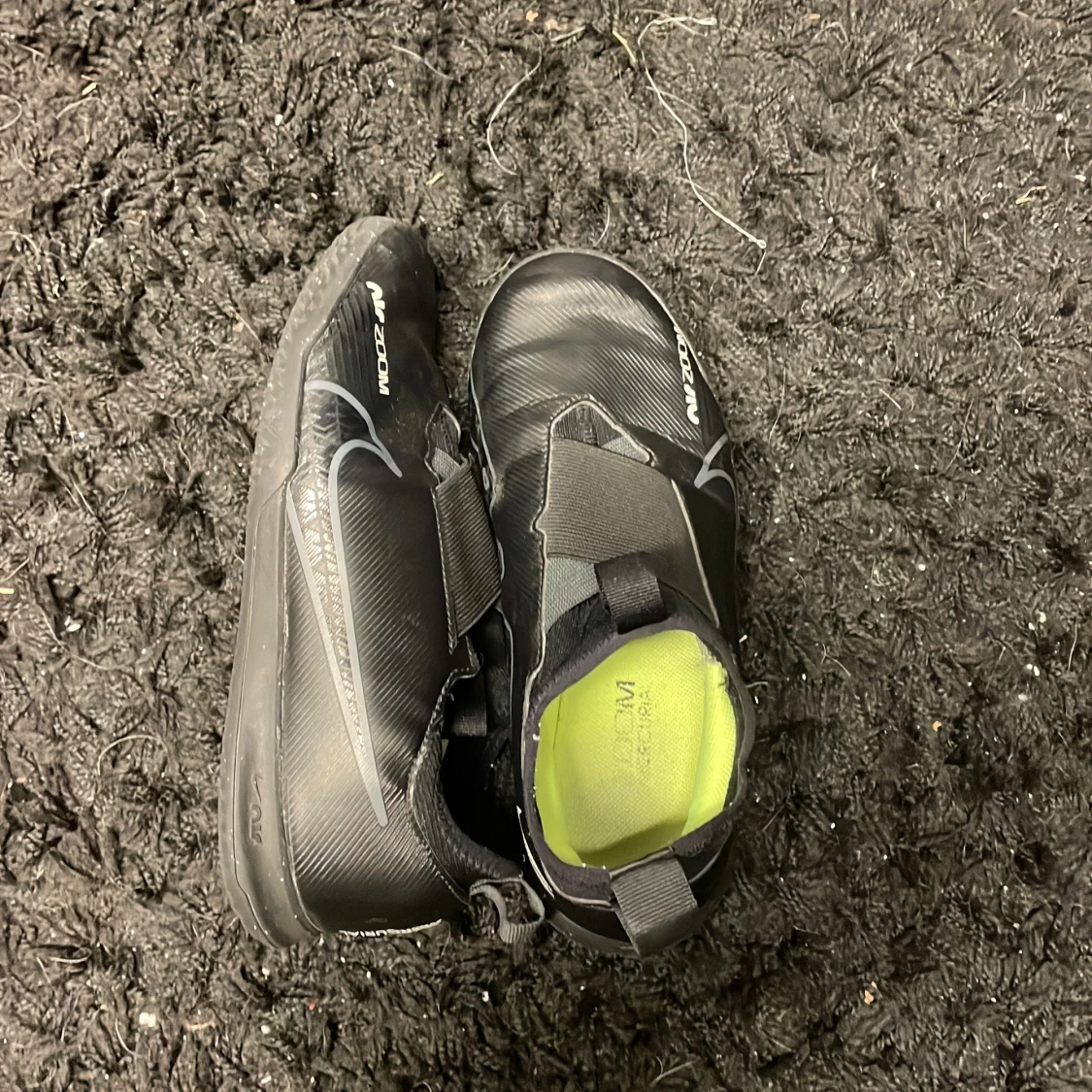 Svarta Nike fotbollsskor - 91