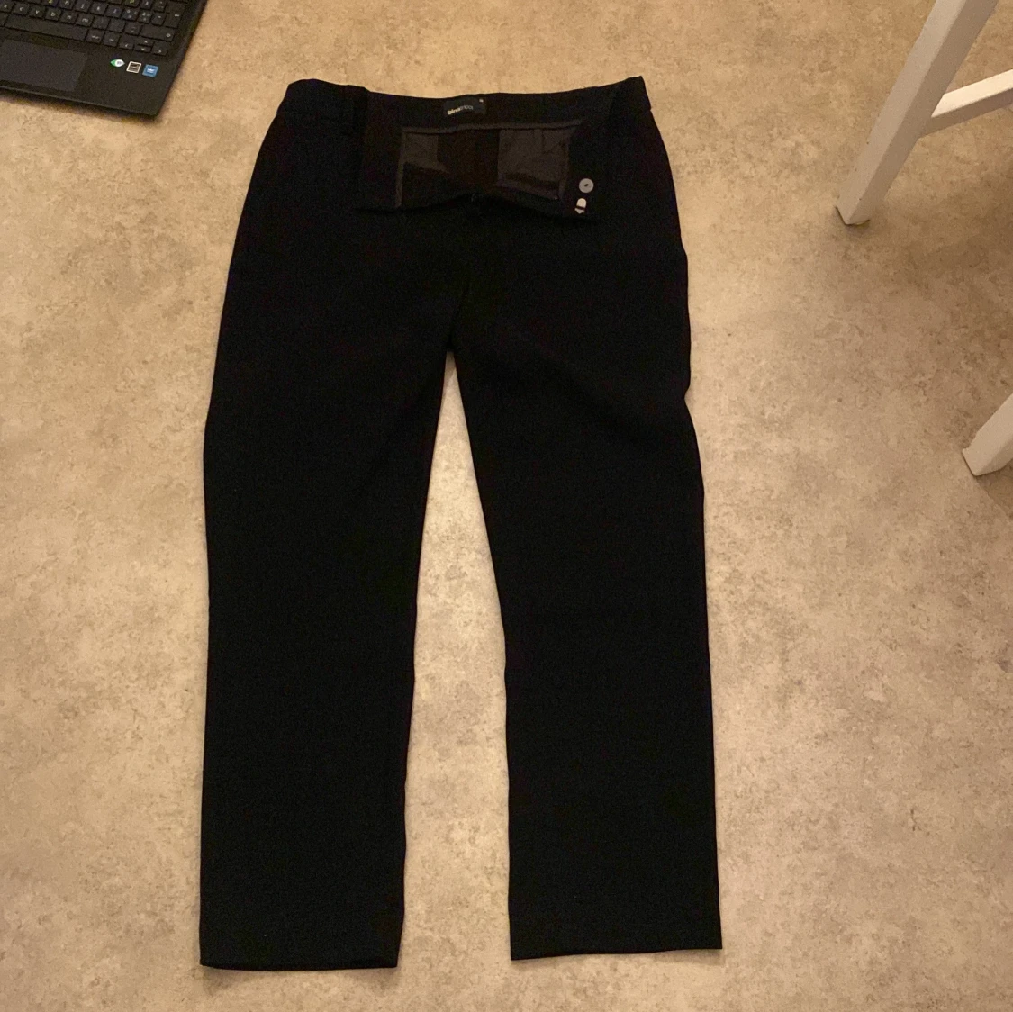 Svarta byxor från Gina Tricot