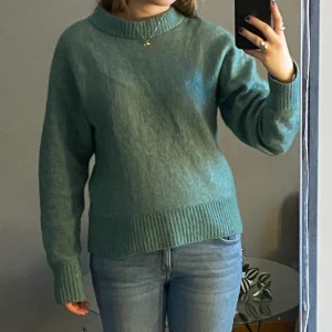 Grön mohair/ulltröja - Säljer grön stickad tröja från H&M