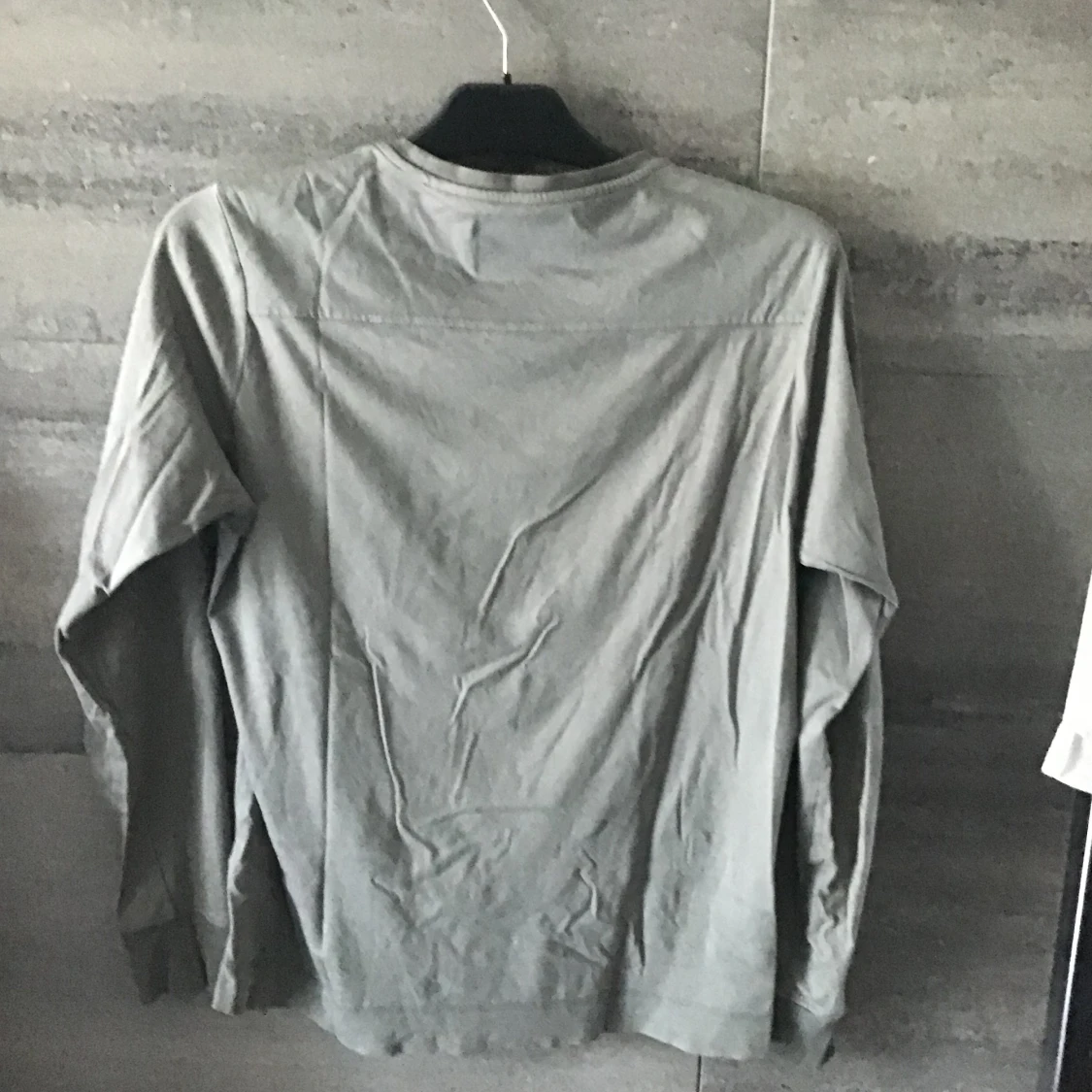 Olivgrön långärmad tröja med tryck - 92