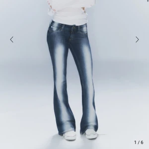 Cheap monday jeans - Cheap monday/weekday jeans. Använda kanske 3-4 gånger så de är som nya. Storlek 28/30 men skulle säga att de är lite små i storleken för har oftast waist 27 i jeans. Säljer pga rensar min garderob💕 (har massa kläder i nyskick med gratis frakt på min profil)