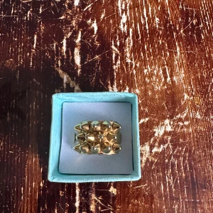 Edblad peak ring - Edblad peak ring storlek 17.5 (M), jättebra skick!