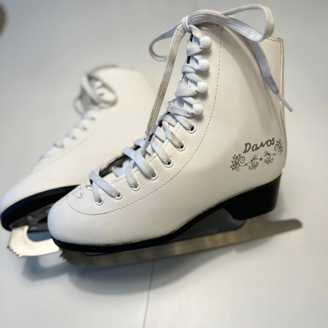 Stl 36 Vita konståkningsskridskor från Davos