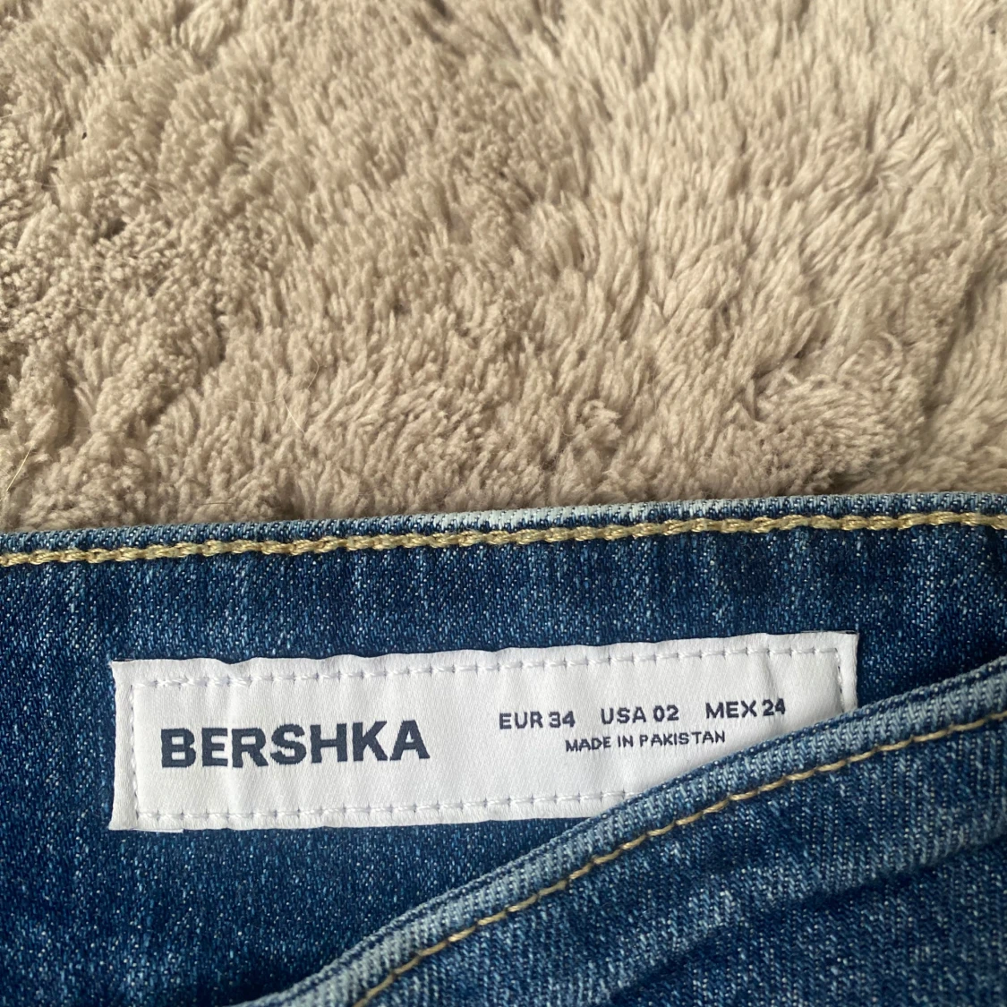 Blå bootcut jeans med pressveck  - 4