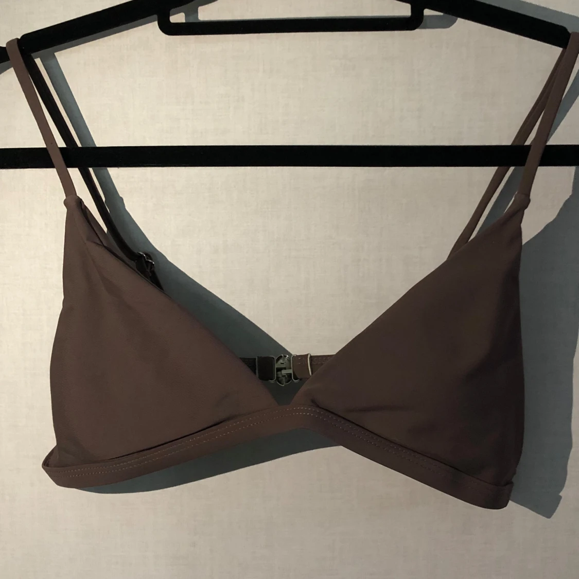 Brun bikini med triangelformad topp - 1