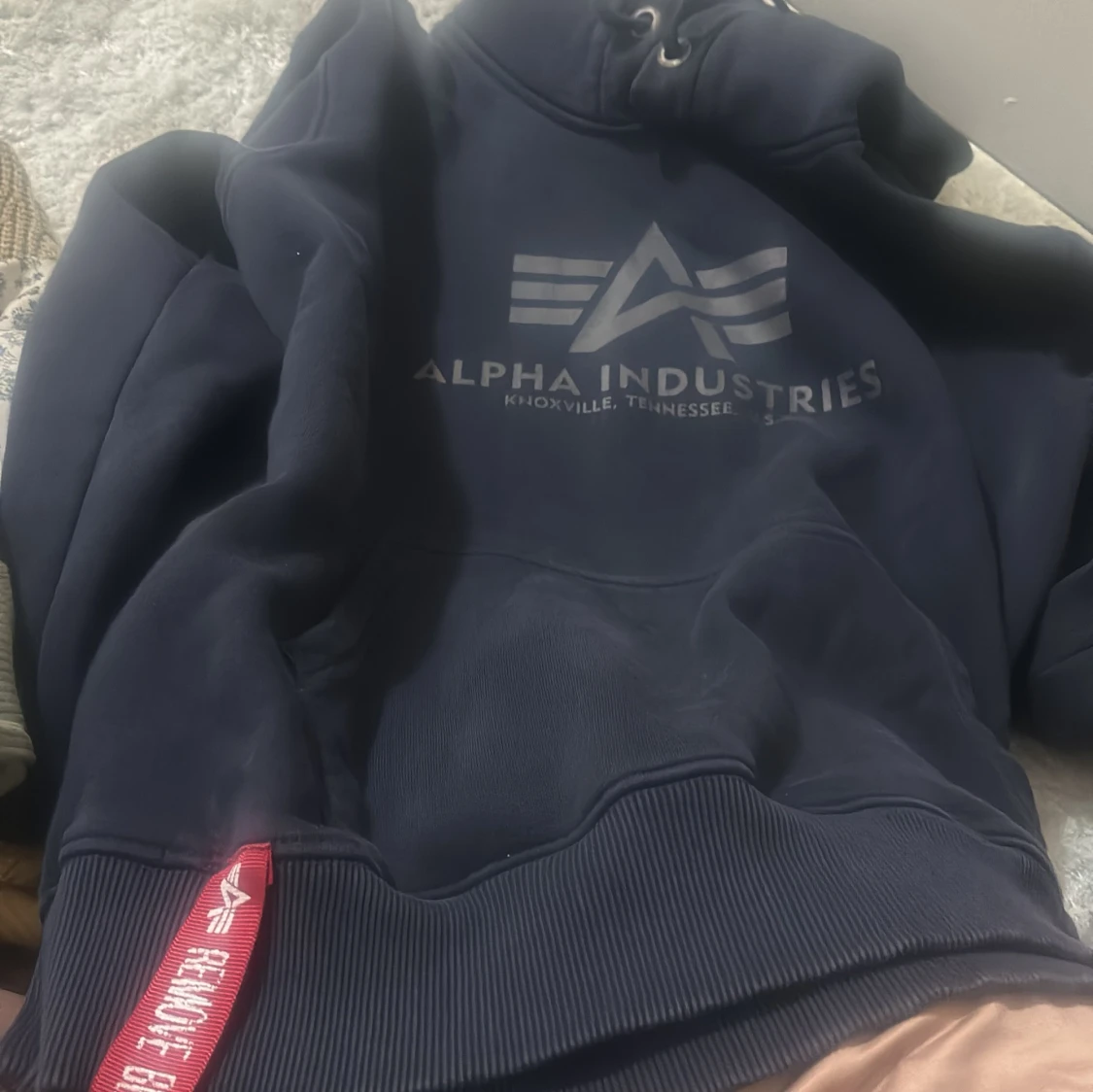 Mörkblå hoodie från Alpha Industries - 1