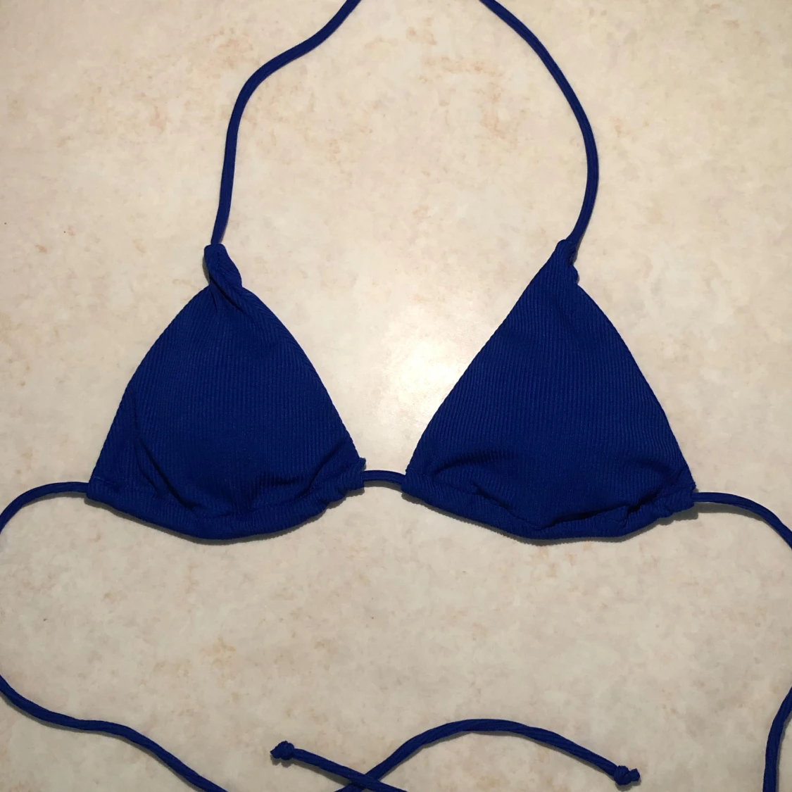 Blå ribbad bikiniöverdel