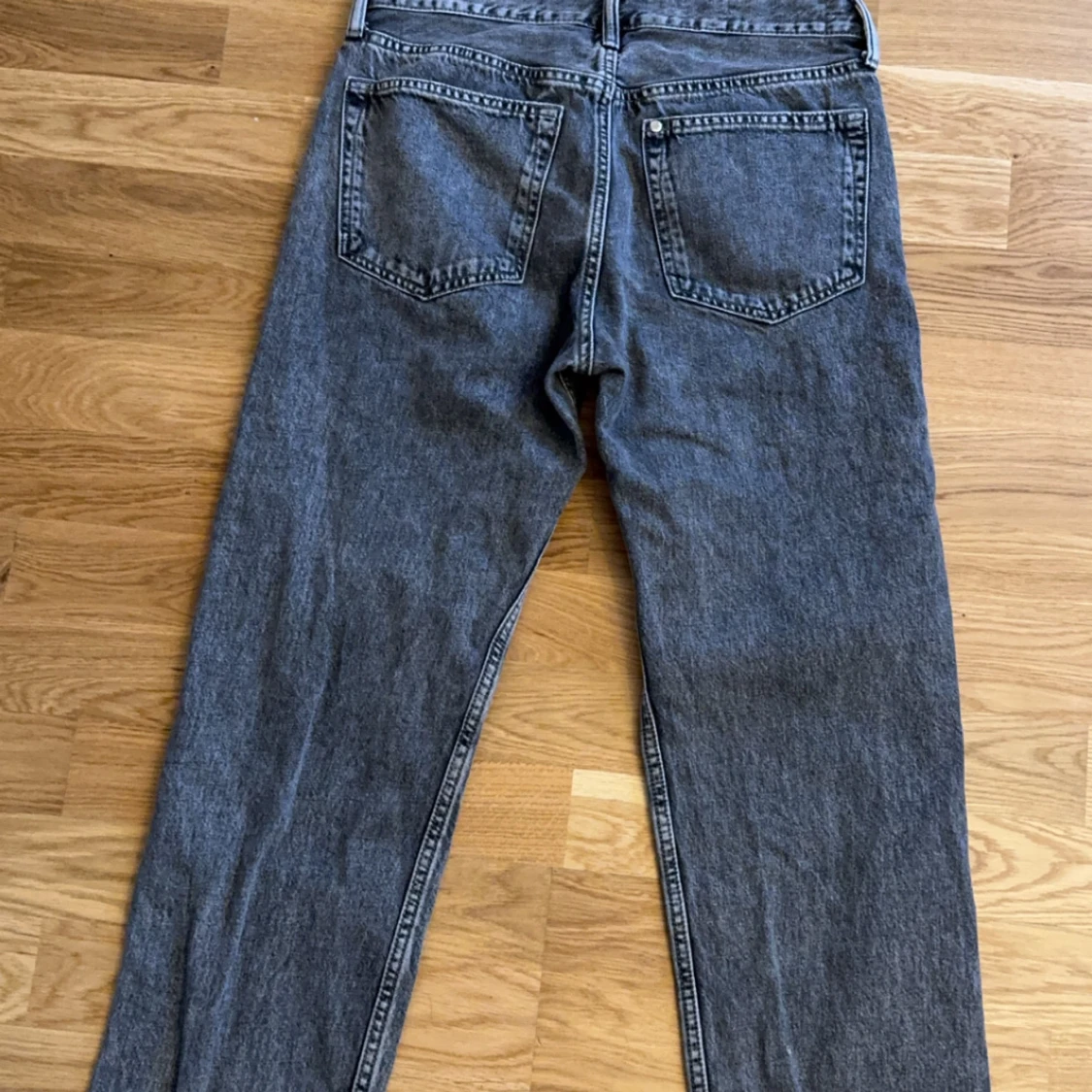 Grå jeans från H&M - 1