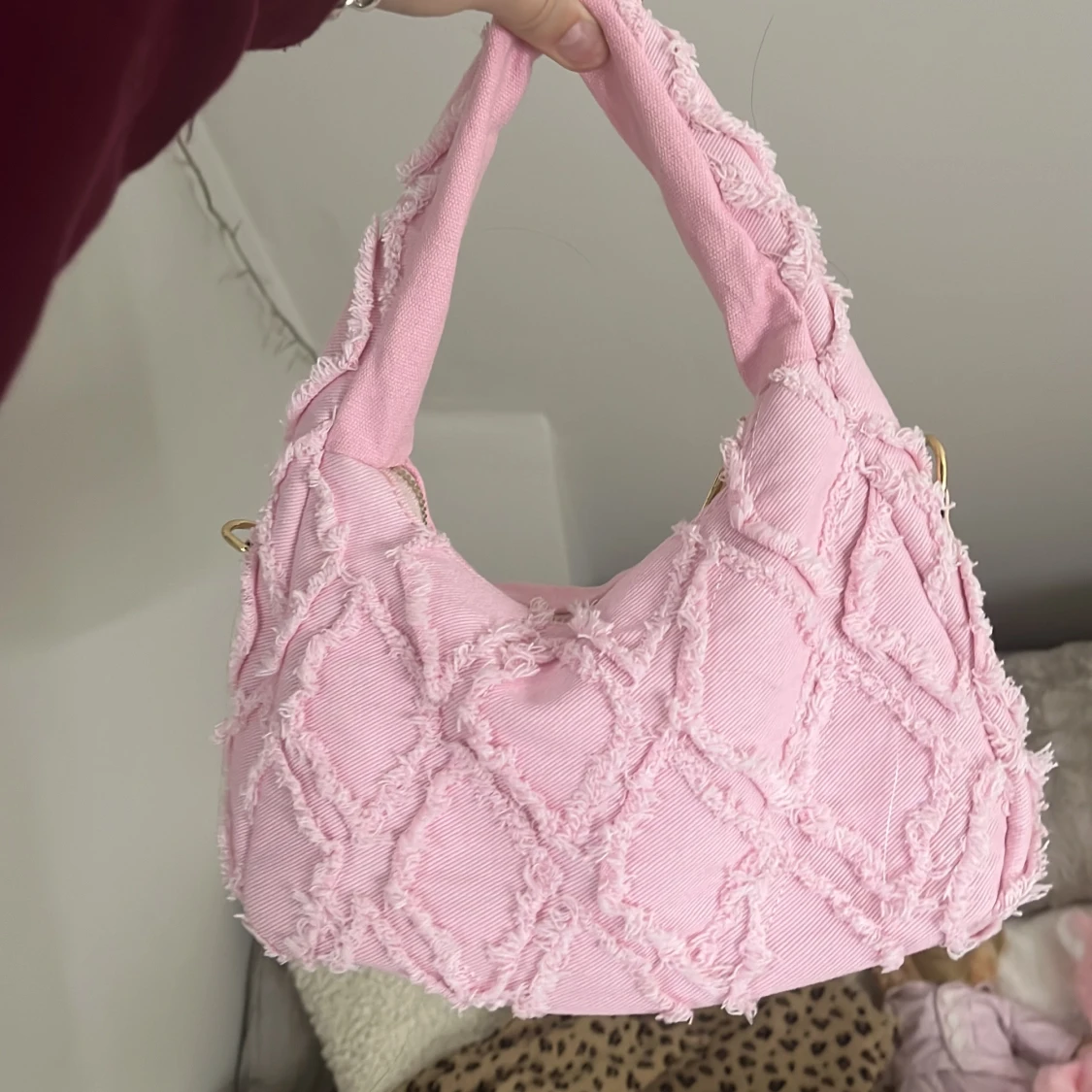 Rosa axelväska med fransar - 2