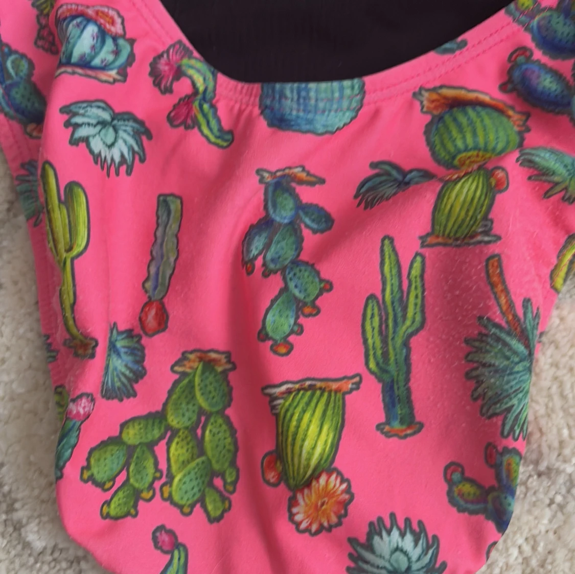 Rosa baddräkt med kaktusmönster från Jolyn - 3