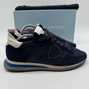 PHILIPPE MODEL TRPZ - Philippemodel TRPZ - Skick: 8/10 - Tillbehör: Enbart skorna - Storlek 41 sitter som 42 - Nypris ca 3700kr - Deluxecloset