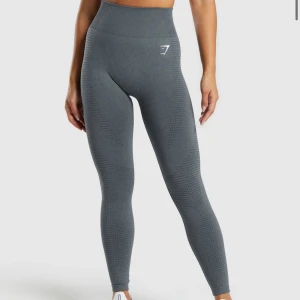 Grå tights från Gymshark - Snygga grå leggings från Gymshark med hög midja och en tight passform. 💓pris går att diskuteras