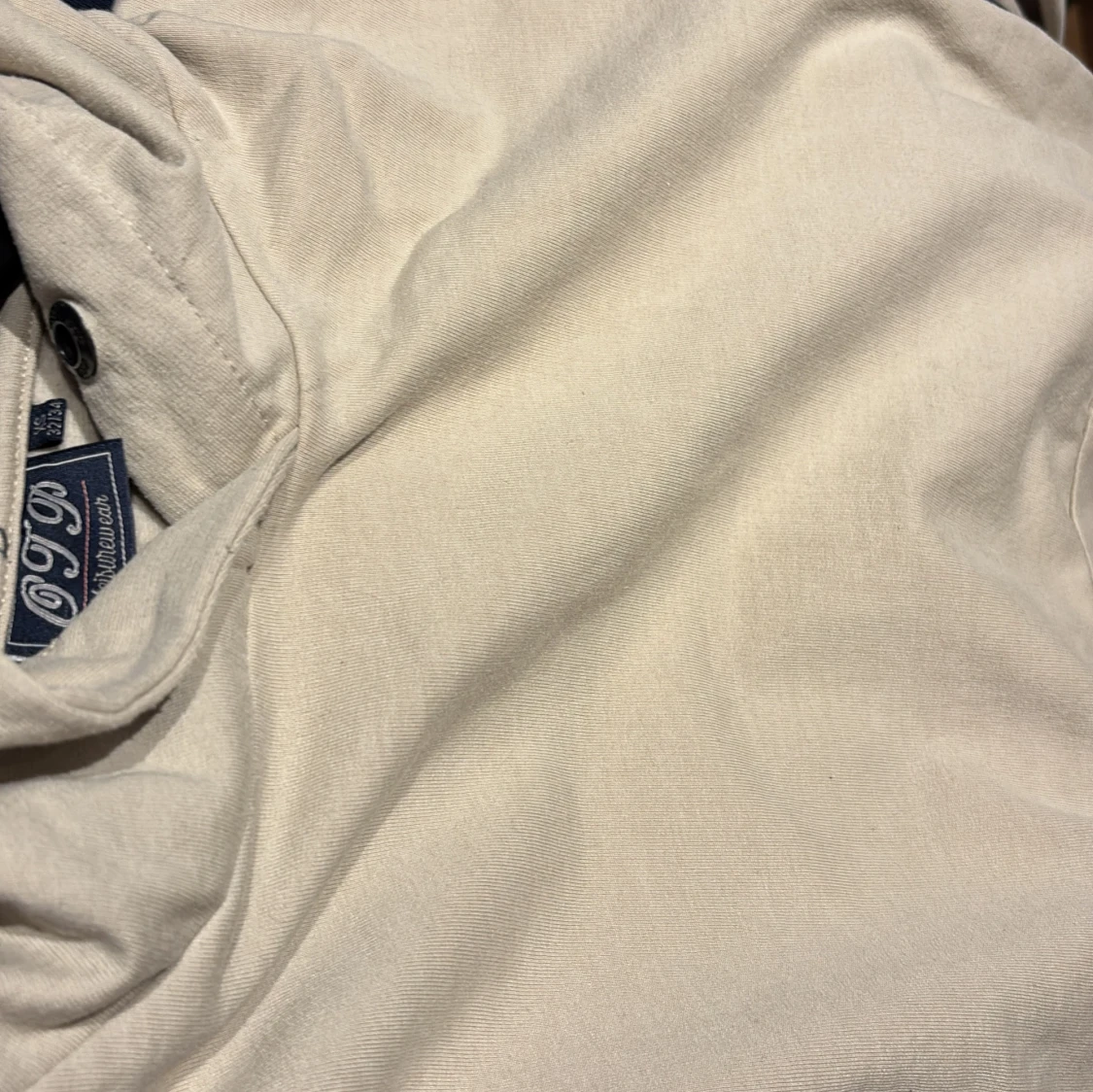 Beige hoodie från Gildan - 2