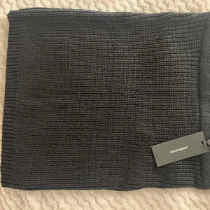 Kort stickad kjol - Kort stickad kjol från Vero Moda, helt ny, inte hunnit skicka tillbaka.