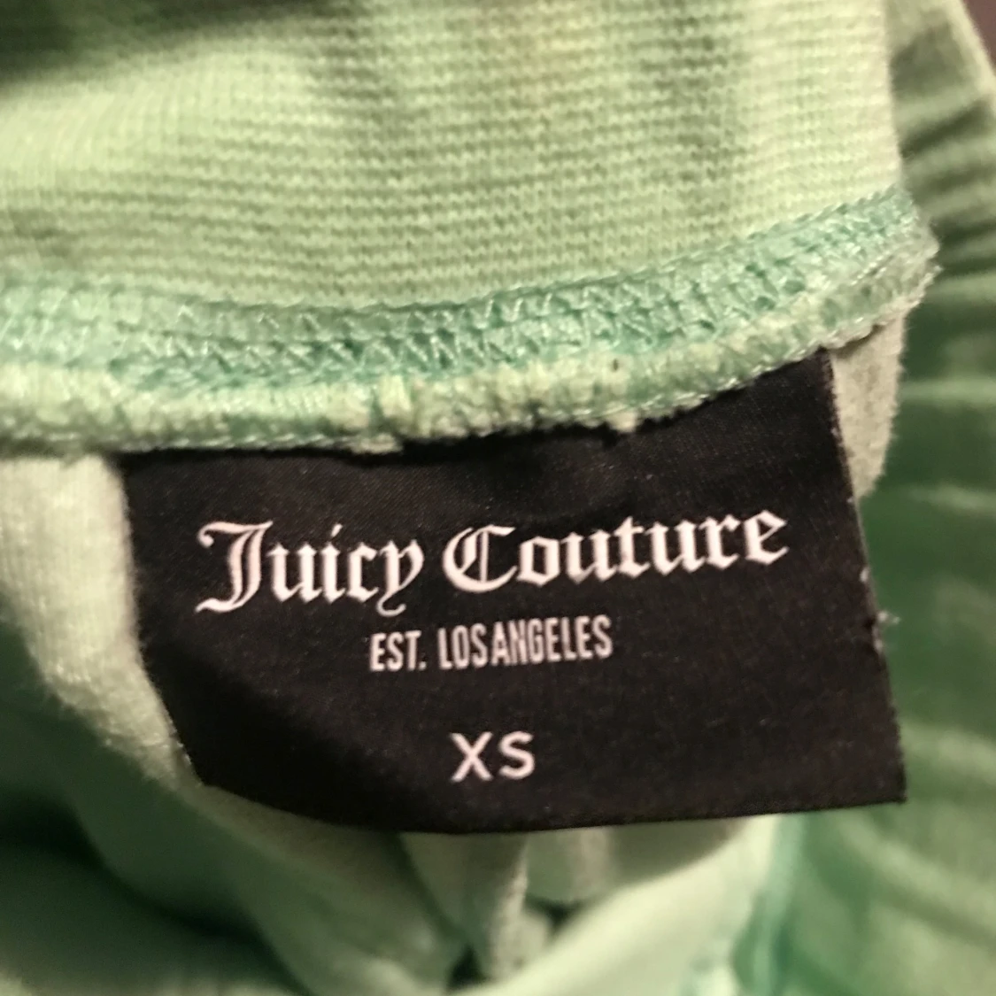 Grön mjukisbyxa och hoodie från Juicy Couture - 3