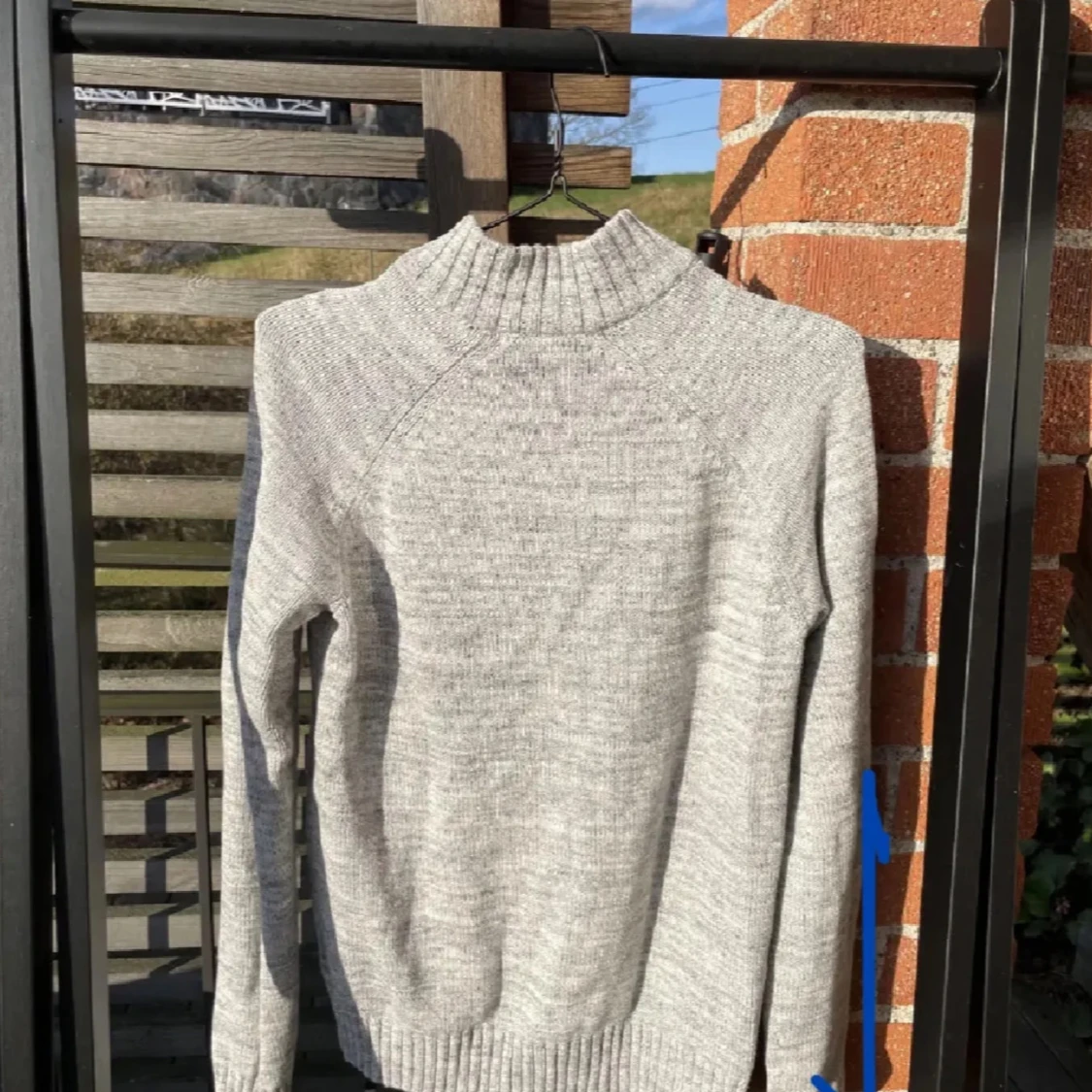 Grå stickad tröja från L.O.G.G. - 1