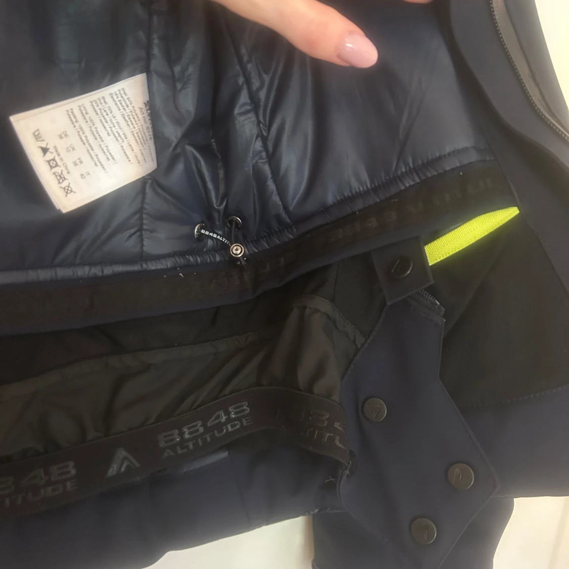 Mörkblå jacka från 8848 Altitude - 3