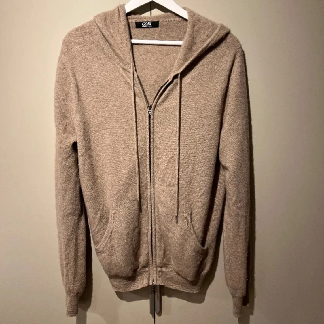 Beige hoodie från GOBI - 1