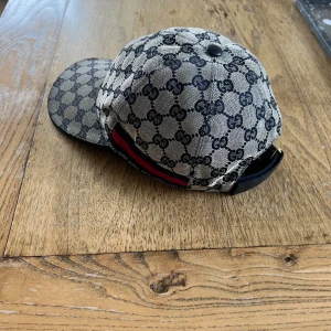 GG keeps  - Säljer denna heta keepsen för jag inte vill ha den längre. Den är i bra skick och säljs för bra pris. 