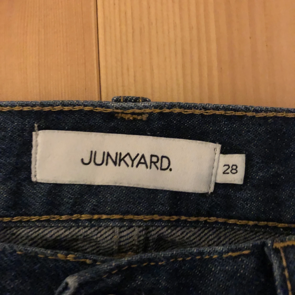 Mörkblå jeans från Junkyard - 3
