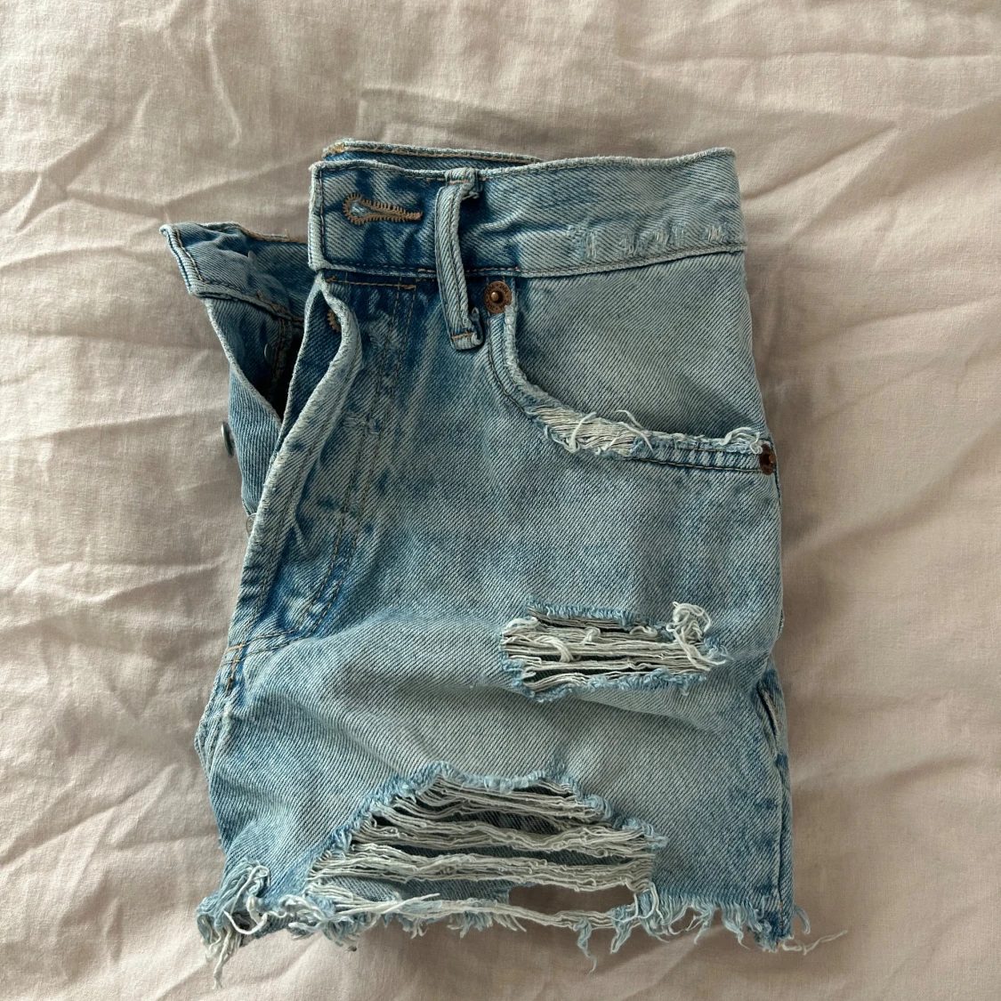 Ljusblåa jeansshorts - 3