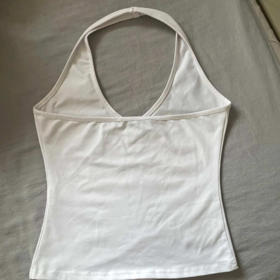 Vit ärmlös halterneck-topp - 1