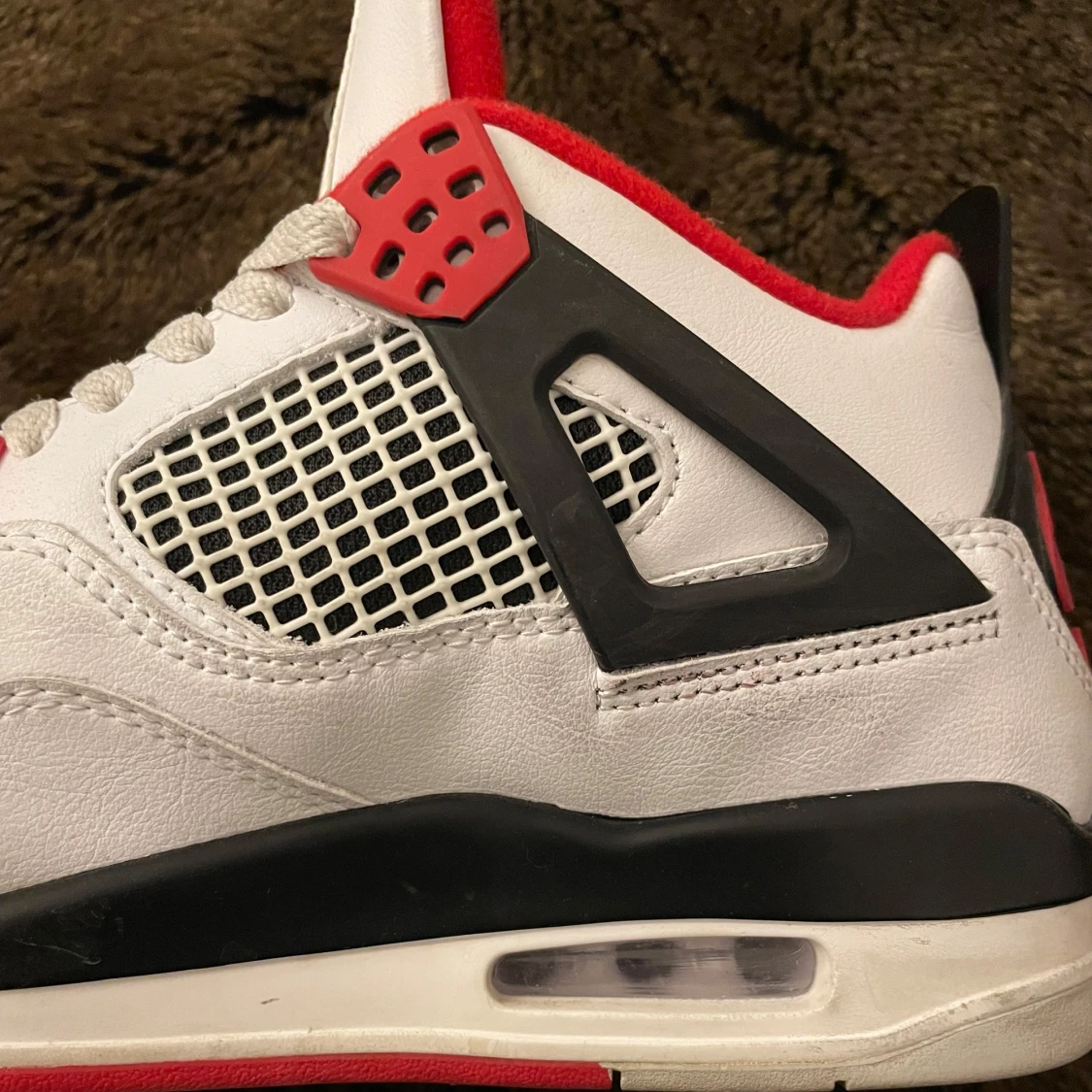 Nike Air Jordan 4 Retro i Fire Red (vitt och rött) - 90