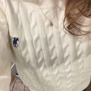  Fint Ralph lauren liknande vit tröja🌟 - Fint tröja använd fåtal gånger inga defekter Inte äkta men ser ut som🌟🌟