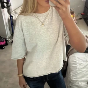 Trekvartsärmad sweatshirt  - Trekvartsärmad/kortärmad sweatshirt ifrån Zara❤️ 