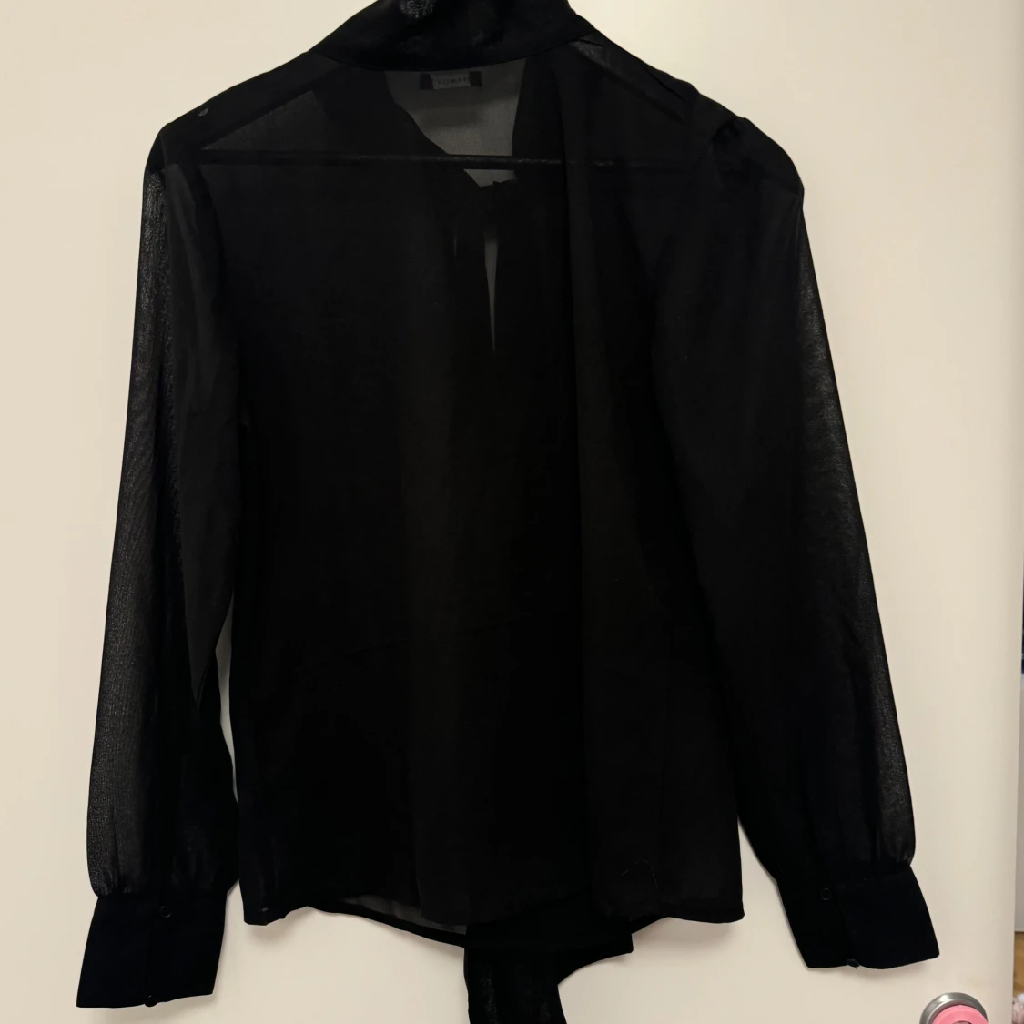 Fin långärmad svart meshblus - 92