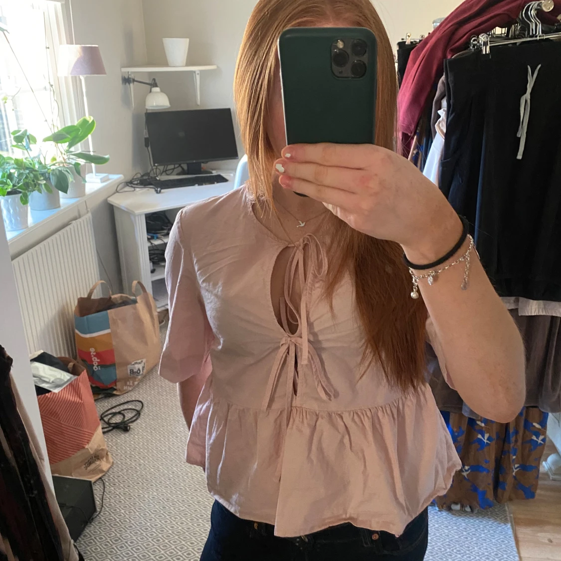 Ljusrosa blus med knytning - 90