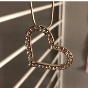 Halsband - Jättecjute halsband me ett hjärta