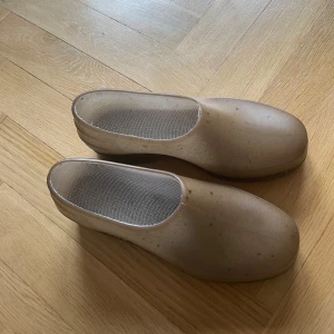 Beige gummiskor - Superfina skor!!