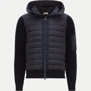 Söker efter en Moncler Cardigan - Söker en svart moncler cardigan i storlek M