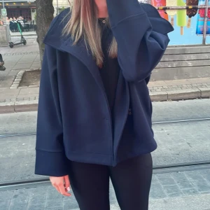 Gina kappa - Säljer denna snygga jackan från Gina. Säljer då jag har så många jackor ❤️❤️