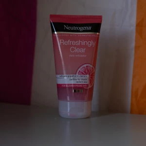 neutrogena daily exfoliator ansiktsskrubb - aldrig använd:) 