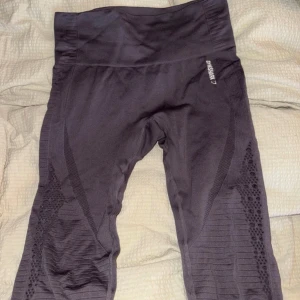 Gymshark tights  - Träningstights från gymshark. Använda ett fåtal gånger. 