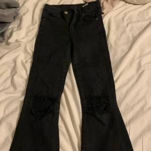 Jeans - Väldigt fina jeans som tyvärr har blivit för små för mig