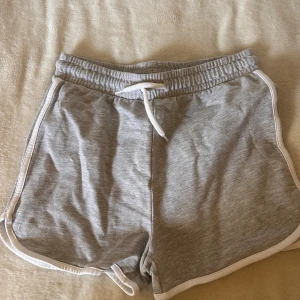 Blåa shorts - Söta mjukis shorts,som jag har alldrig änvänt💕