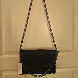 Helt ny väska - Helt ny väska med lapparna kvar.