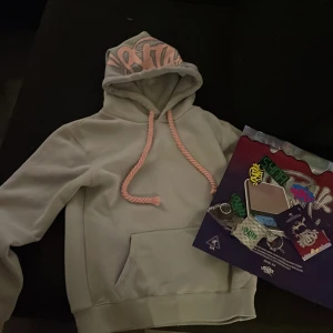 Central Cee tracksuit - Syna world tracksuit väldigt bra skick. Säljs på grund av att jag har växt ut den 