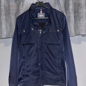 Feildjacka - Otroligt fet feildjacka! Passar storlek S och ör inte använd mcylet alls!