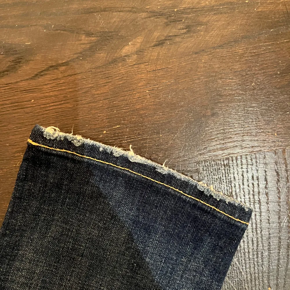 Tja säljer nu mina gamla ralph lauren jeans. Jeansen är i väldigt bra skick utan några defekter. Har du några frågor eller funderingar hör av dig . Jeans & Byxor.