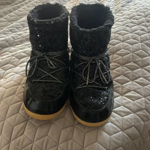 Glittriga vinterskor - Storlek 39/40.