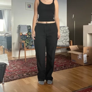 Svarta kostymbyxor  - Köpta second hand men nästan aldrig använda av mig, i bra skick! 