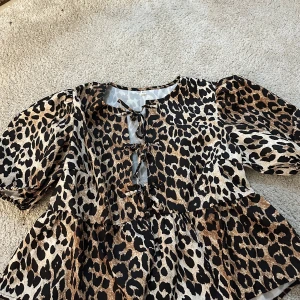 Leopard tröja  - Säljer min leopard tröja 