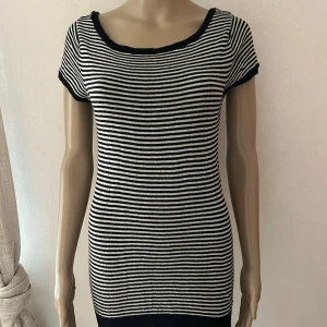 Stickad T-shirt  - Inget att anmärka på 