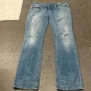 Sjukt snygga lågmidjade diesel jeans med hål 🩷🩷🩷strl w28 L32, motsvarar S